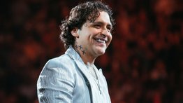 Raúl de Molina deja en la calle a Christian Nodal: “No tiene tanto dinero”