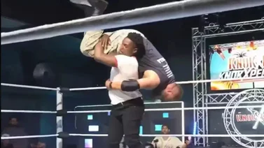 Hijo de ex campeón de la UFC protagonizó una brutal golpiza durante una pelea de lucha libre (+Video)
