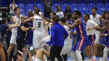 FIBA castiga a República Dominicana y Argentina tras monumental pelea en la Americup