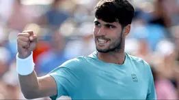 Calos Alcaraz estrena su nuevo corte de cabello con triunfo en el US Open 