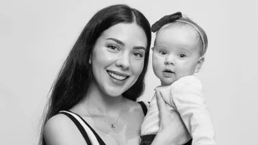 Mira a la hija de Sheryl Rubio comiendo arepa por primera vez (+Video)
