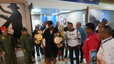 Campeón mundial de boxeo, Albert Ramírez, fue recibido en Maiquetía 