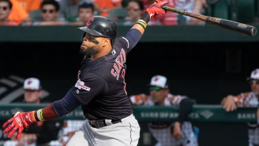 Dominicano Carlos Santana colocado en waivers por los Guardianes de Cleveland (+Detalles)