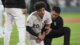 Infielder cubano de los White Sox sale lesionado por choque con Aaron Judge (+Detalles)