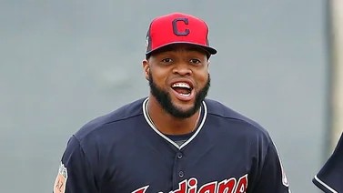 Dominicano Carlos Santana firma con este gigante equipo de la Liga Nacional