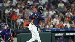 MLB: El cubano Yordan Álvarez supera a Luis Arráez y acaricia la Triple Corona
