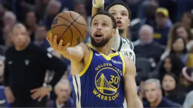 Steph Curry, a las puertas de un récord histórico sin precedentes en la NBA Steph Curry, a las puertas de un récord histórico sin precedentes en la NBA