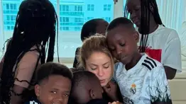 Con el corazón en la mano, Shakira se despide de los Ghetto Kids: “Fue muy duro”