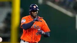 Yordan Álvarez persigue una hazaña legendaria: la Triple Corona absoluta de las Grandes Ligas en 2026