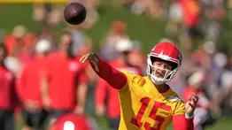 El calvario de Mahomes: la drástica decisión de los Chiefs para proteger a su estrella