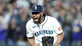 ¡Dominante! Venezolano Eduard Bazardo entra en el Top 4 de holds de la MLB con 23