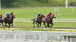 Reglamento en mano: comisarios multan a dos jockeys por un mismo motivo