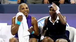 ¡Histórico! Venus y Serena Williams se reencuentran en la pista tras 4 años