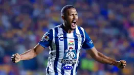 ¡Gladiador al acecho! Salomón Rondón persigue récord goleador de Juan Arango en México