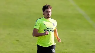 ¡Fin de la discusión! Julián Álvarez posa con la nueva equipación del Atlético de Madrid ¡Fin de la discusión! Julián Álvarez posa con la nueva equipación del Atlético de Madrid