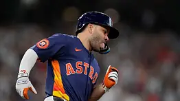 José Altuve castiga las Crawford Boxes y remolca dos carreras vitales para los Astros