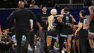 Escándalo en la WNBA: Enes Kanter es expulsado de un partido tras encarar a jugadora de las Chicago Sky Escándalo en la WNBA: Enes Kanter es expulsado de un partido tras encarar a jugadora de las Chicago Sky