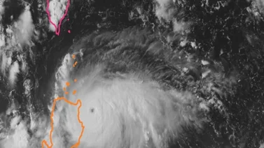Hong Kong emite alerta máxima por la llegada del Tifón Saola (+ Video)
