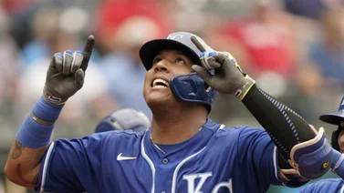 MLB: Salvador Pérez llega a cifra redonda con mucho poder en Las Mayores (+Video)