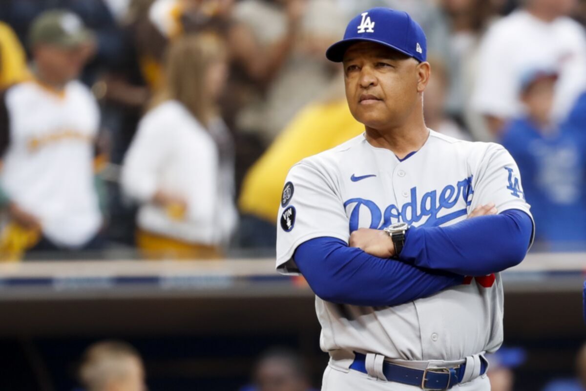 Guerra contra Dave Roberts? Jugadores de los Dodgers lo critican y  respaldan a Julio Urías