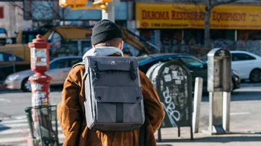 Microsoft diseñó un morral con cámaras e Inteligencia Artificial 