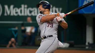MLB: José Abreu aplastó a los Rangers y se rindió a sus compañeros