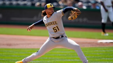 MLB: Dominicano Freddy Peralta entre los mejores diez abridores en la actualidad