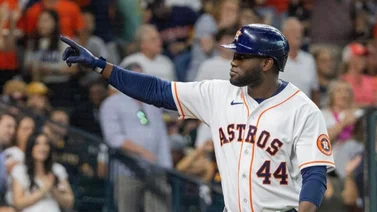 MLB: ¡En el queso! Yordan Álvarez hizo añicos esa pelota para poner a ganar a Houston (+Vídeo)