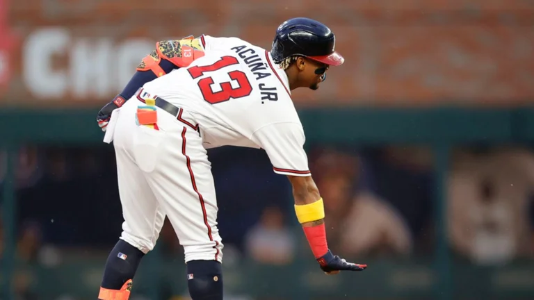 Ronald Acuña Jr., de los Bravos de Atlanta, se convierte en el