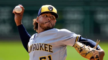 Freddy Peralta puede conseguir una importante marca personal / Foto: AP