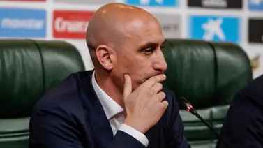 Rubiales se defiende con mensajes del staff de la RFEF (+Detalles) Rubiales se defiende con mensajes del staff de la RFEF (+Detalles)
