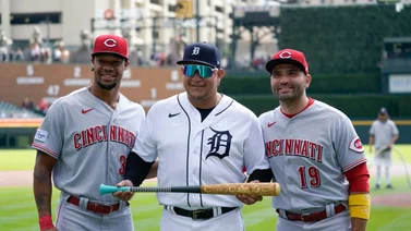 MLB: Miguel Cabrera es homenajeado por Cincinnati con un particular obsequio (+Video)