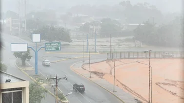  ¡Impactante! Rescatan a un niño en una cañada de Maracaibo tras fuertes lluvias en el Zulia (+ Detalles)