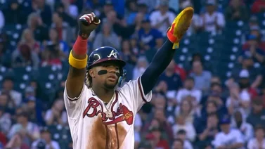 MLB: Ronald Acuña Jr. recibe las felicitaciones de Roger Cedeño (+Video)