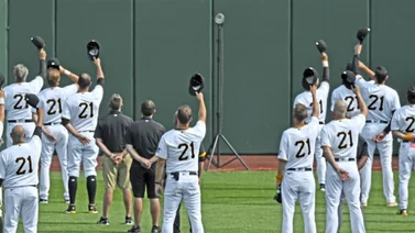 MLB: Familiares de Roberto Clemente hacen el lanzamiento ceremonial en juego entre Piratas vs Yankees