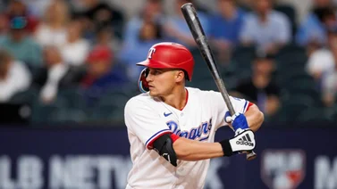 MLB: Un campocorto acecha a Luis Arráez en promedio con el madero