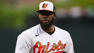 Crece el entusiasmo: El mejor relevista de Orioles comenzó rehabiliación
