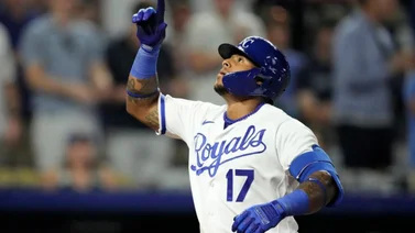 MLB: Boricua Nelson Velázquez estira la ventaja de Kansas City (+ Video)