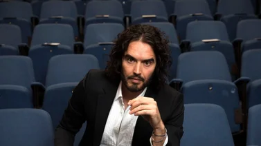 ¡Uy! El actor Russell Brand está metido en tremendo “problemón” por supuestas violaciones