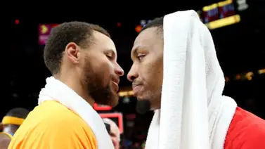 NBA: ¡El más osado! Damian Lillard se pone por encima de Stephen Curry (+Video) NBA: ¡El más osado! Damian Lillard se pone por encima de Stephen Curry (+Video)