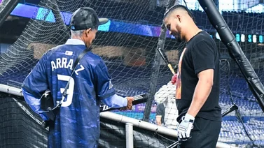 MLB: ¡Felicidad plena! Luis Arráez tuvo un acompañante especial en la práctica de bateo (+Fotos)