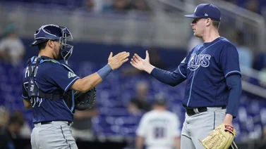 MLB: ¿para dónde vas? Vea al corredor que retira Rene Pinto con un "rifle" (+video)