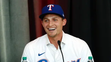 Corey Seager está a una semana de hacer historia en la MLB