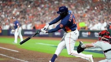 MLB: Yordan Álvarez conecta largo jonrón y queda a uno de una cifra redonda (+Video)
