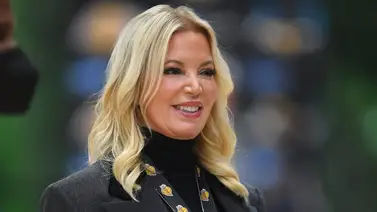 NBA: ¡Increíble! Conoce la historia detrás de las amenazas de muerte en contra de la dueña de los Lakers NBA: ¡Increíble! Conoce la historia detrás de las amenazas de muerte en contra de la dueña de los Lakers