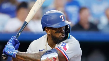 MLB:¡Aún no encuentran la pelota! Vea el kilométrico jonrón de Adolis Garcia (+video)
