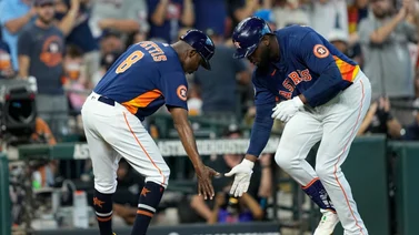 Álvarez brilla con el bate en Houston / Foto: AP