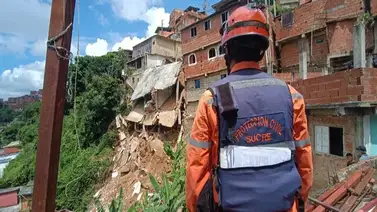 Fuertes lluvias causaron estragos y derrumbes en Petare Fuertes lluvias causaron estragos y derrumbes en Petare