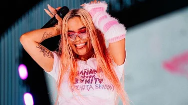 ¡La locura! Karol G "motivó sexualmente" a dos fanáticos en su concierto (+Detalles)