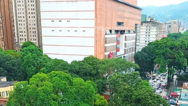 Intensas lluvias y vientos huracanados causan estragos en La Gran Caracas (+Video)